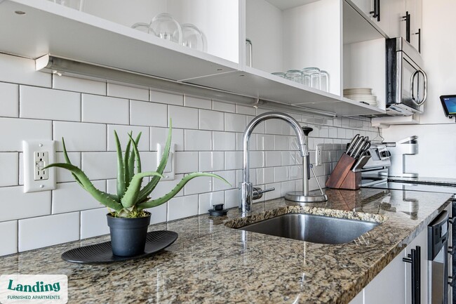 Building Photo - 933 McGee St