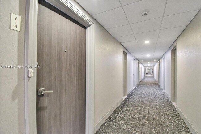 Building Photo - 300 Bayview Dr