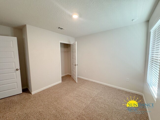 Building Photo - Beautiful 4 Bedroom Home in South Crestview!