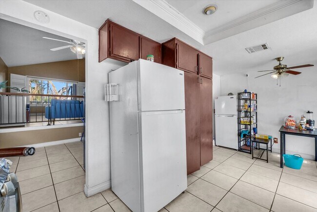 Building Photo - 5958 Quiroz Dr