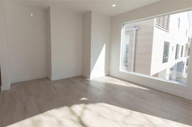 Building Photo - 3512 Mt Vernon St