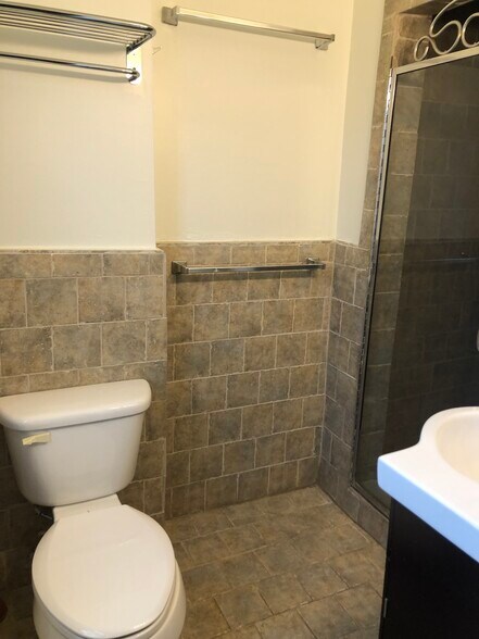 Building Photo - 246 Stoneway Ln