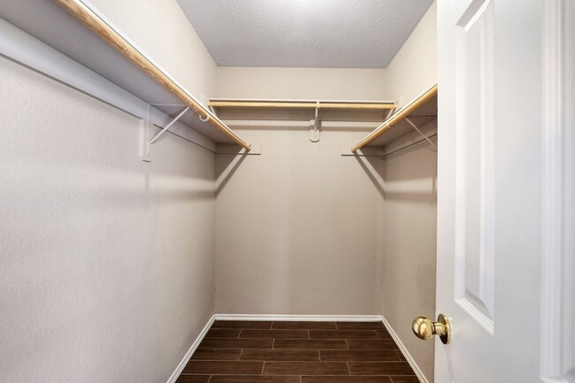 Building Photo - ***APPLICATION CURRENTLY UNDER REVIEW***Mo...