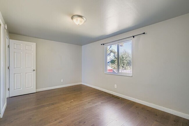 Building Photo - 529 Corte Amino