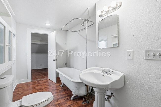 Building Photo - Amazing 4 bedroom home in SE Portland!