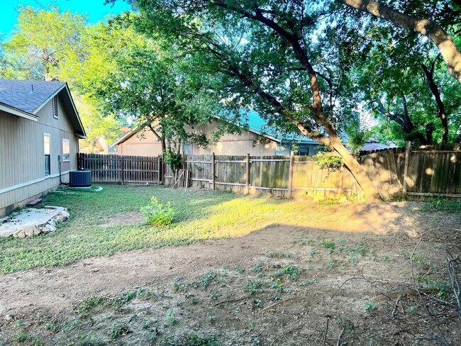 Building Photo - 207 Canoga Park Dr