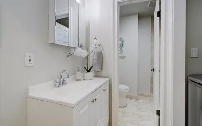 Building Photo - Spacious Single Family Home