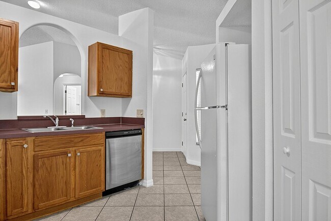 Building Photo - 15 Renmont Ct