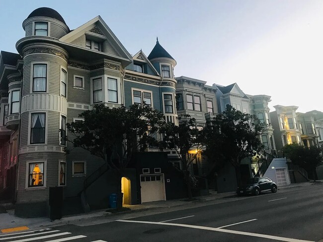 Building Photo - 2096 Pine St