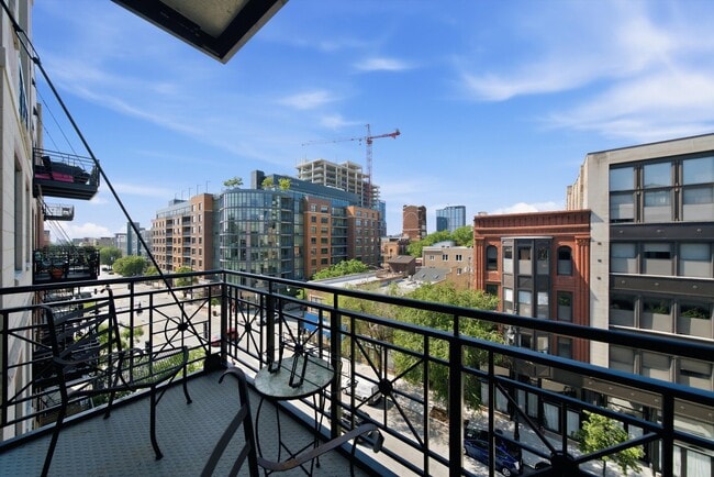 Building Photo - 1155 W Madison St