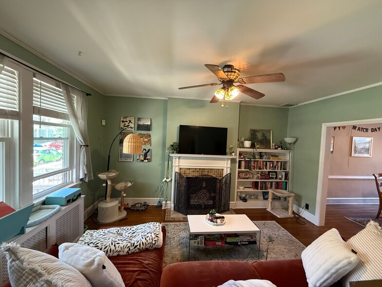 Building Photo - 2904 Parkwood Ave