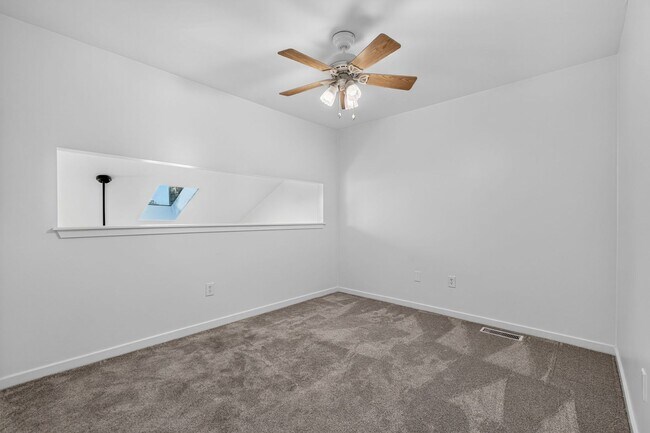 Building Photo - 138 River Breeze Dr
