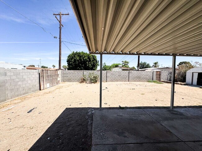 Building Photo - Cozy 3-Bed Oasis in Yuma's Heart