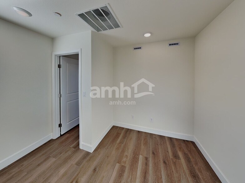 Building Photo - 150 Nico Azalea Ln