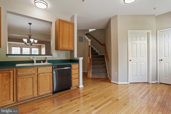Building Photo - 8818 Papillon Dr