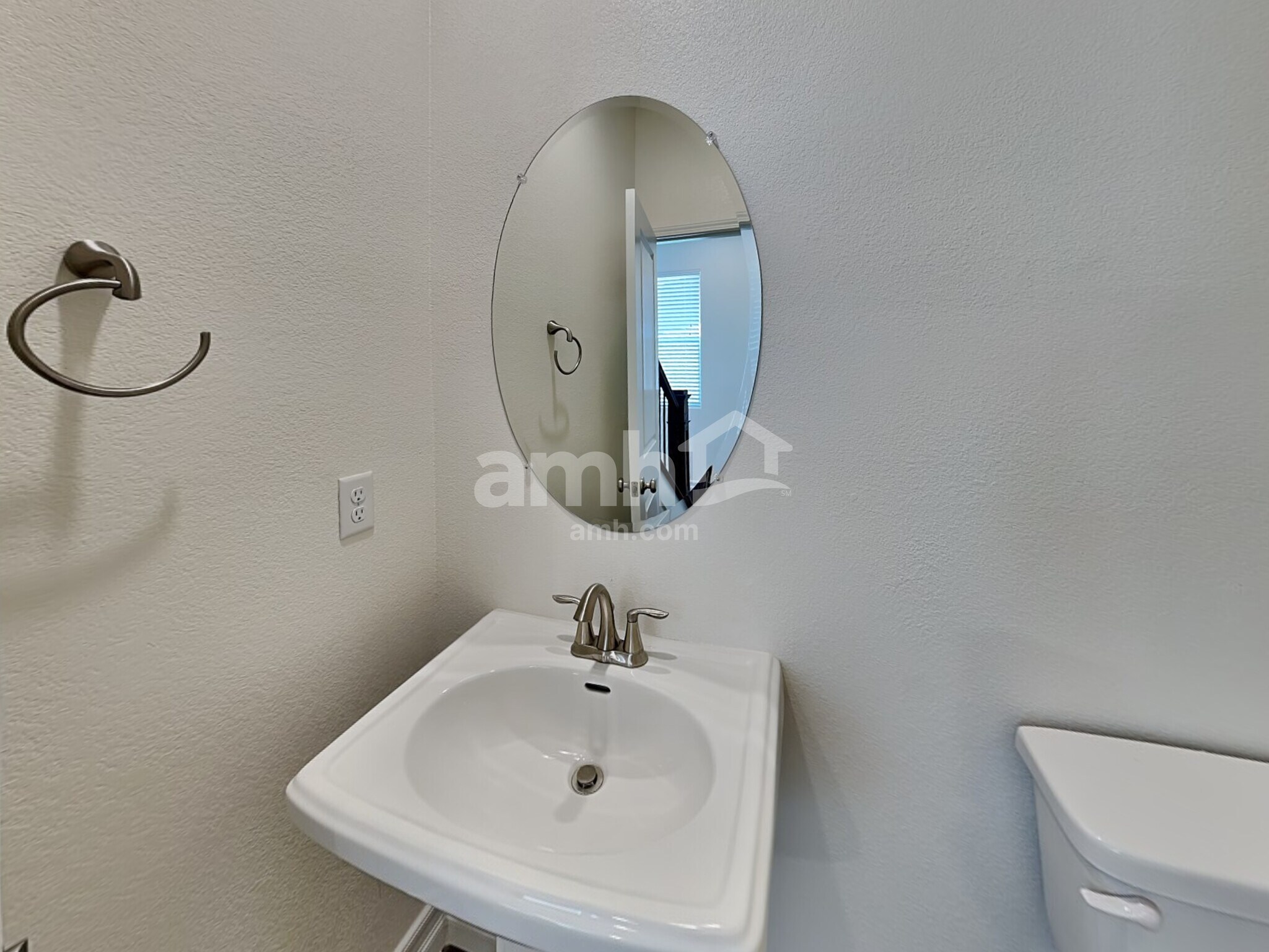 Building Photo - 5855 Petronius St