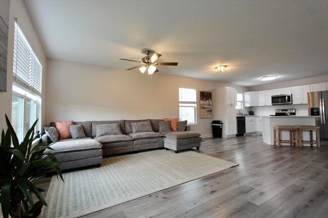 Building Photo - 5366 Highview Dr