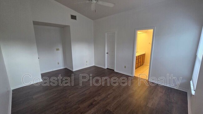 Building Photo - 1731 Wakefield Dr