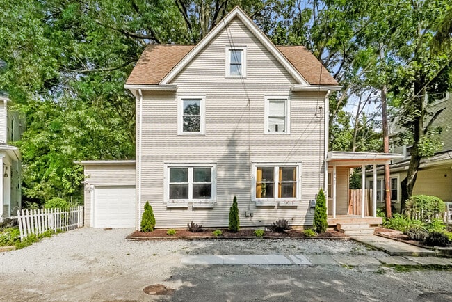 Building Photo - 121 Westmoreland Terrace