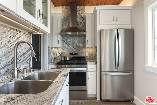 Building Photo - 3908 Las Flores Canyon Rd