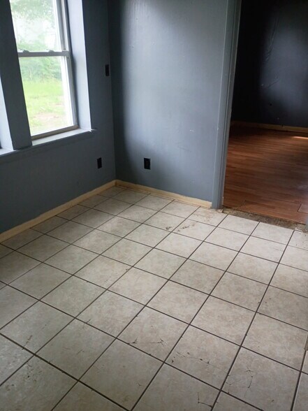 Building Photo - 60 W Askren St