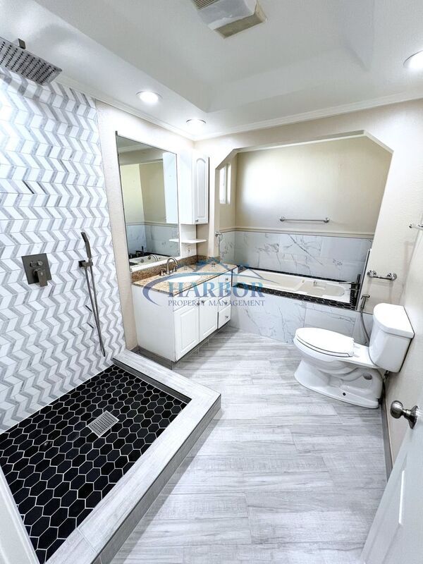 Building Photo - 5933 Dagwood Ave