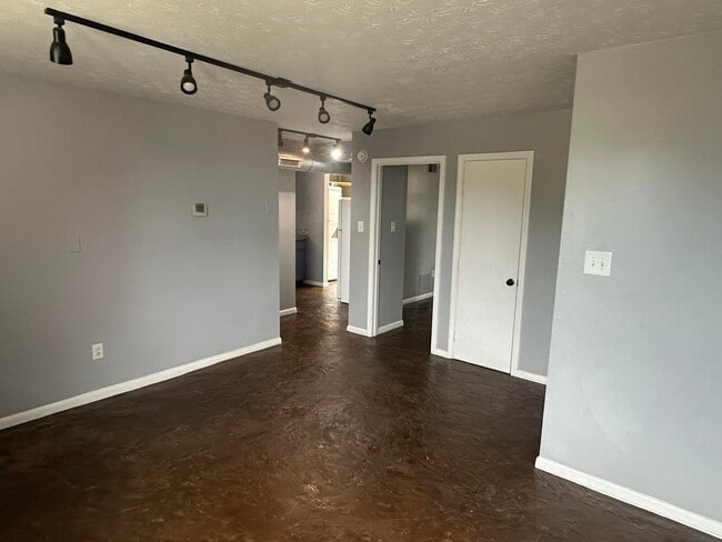 Building Photo - 702 Wilkinson Blvd