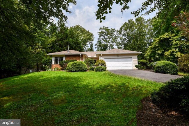 Building Photo - 16500 Sioux Ln