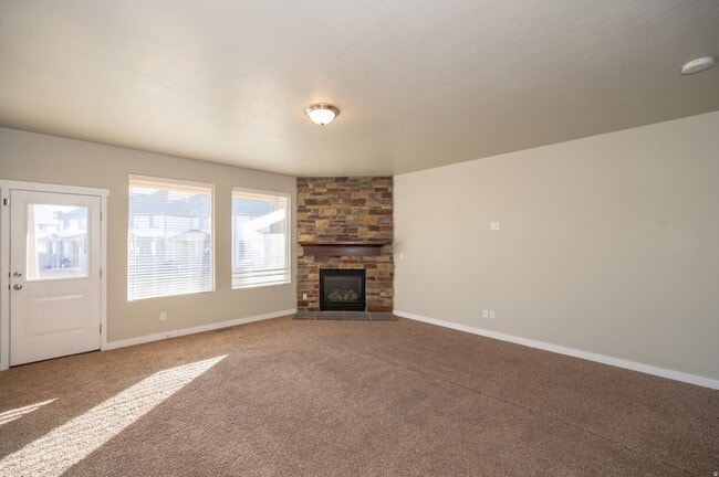 Building Photo - 4088 E Oakland Hills Dr