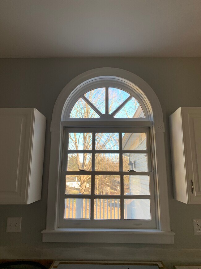 Kitchen view to deck - 125 Oxford Rd