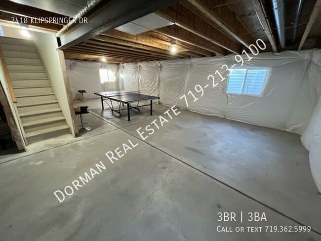 Building Photo - Open Concept 2 Story