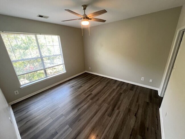 Building Photo - Live at Long Grove