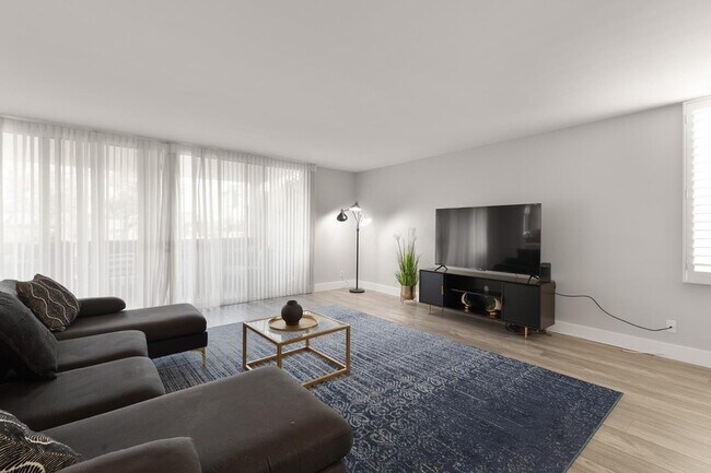 Building Photo - 6502 N Central Ave