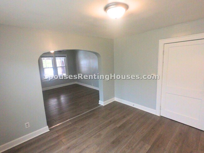 Building Photo - 925 N Grant Ave