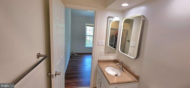 Building Photo - 6008 Raina Dr