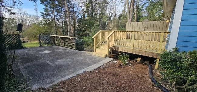 Building Photo - 1211 Beechview Dr SE