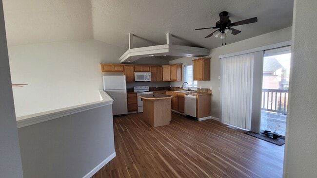 Building Photo - 3200 Robinhood Loop