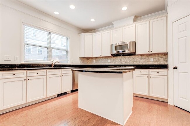 Building Photo - 3304 Ferncliff Ct