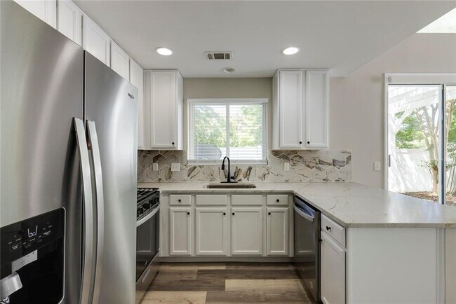 Building Photo - 283 Hiawassee Dr