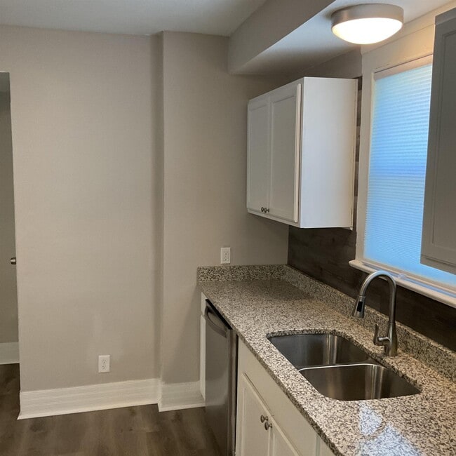 Building Photo - 441 Wildwood Ave