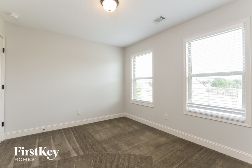 Building Photo - 537 Cambridge Farms Dr