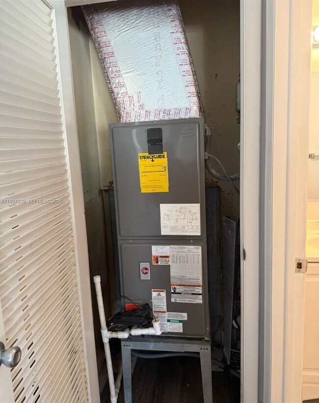 Building Photo - 1824 Monroe St