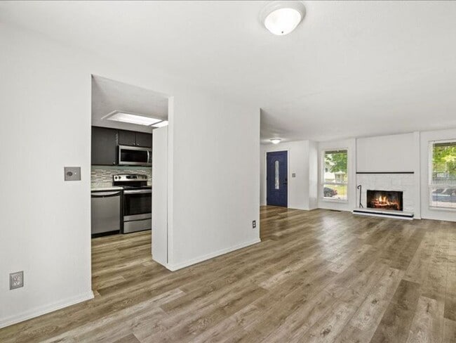 Building Photo - 8307 W Grand Ronde Pl