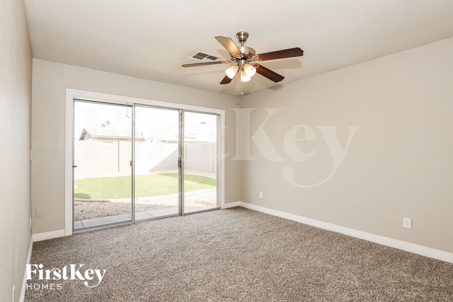 Building Photo - 4818 W Christy Dr