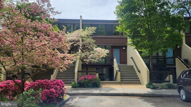 Building Photo - 2224 S Quincy St