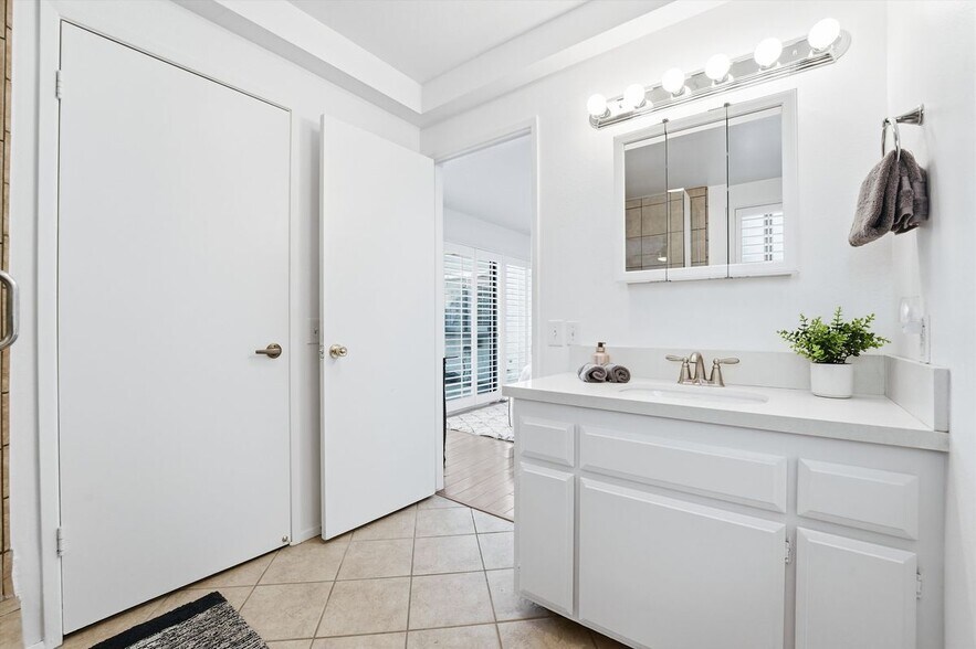 Building Photo - 2367 S Gene Autry Trail