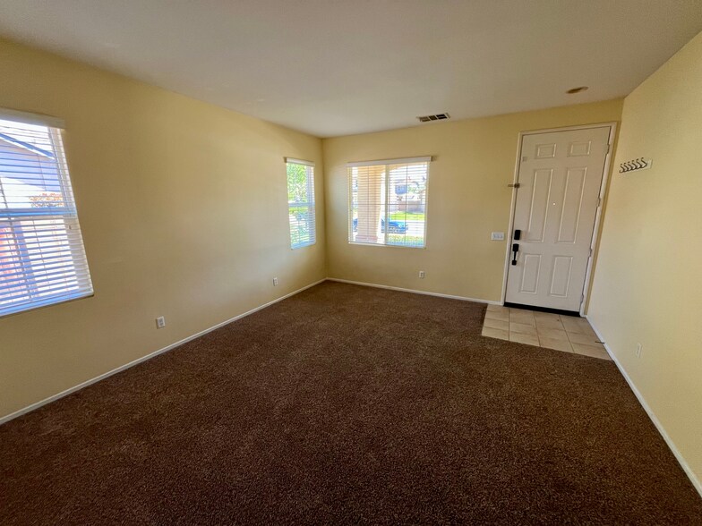 Building Photo - 1559 Park Meadows Dr