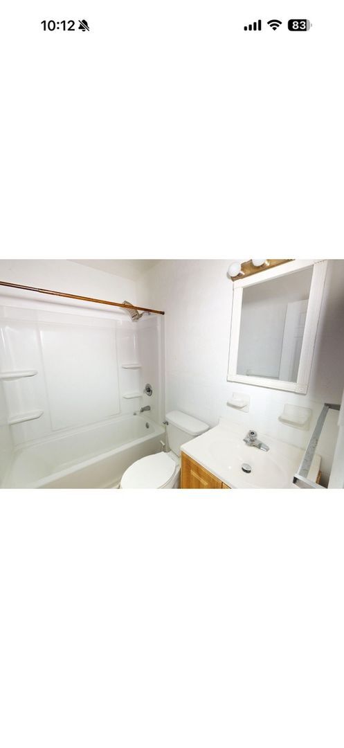 Building Photo - 718 Langley Ave