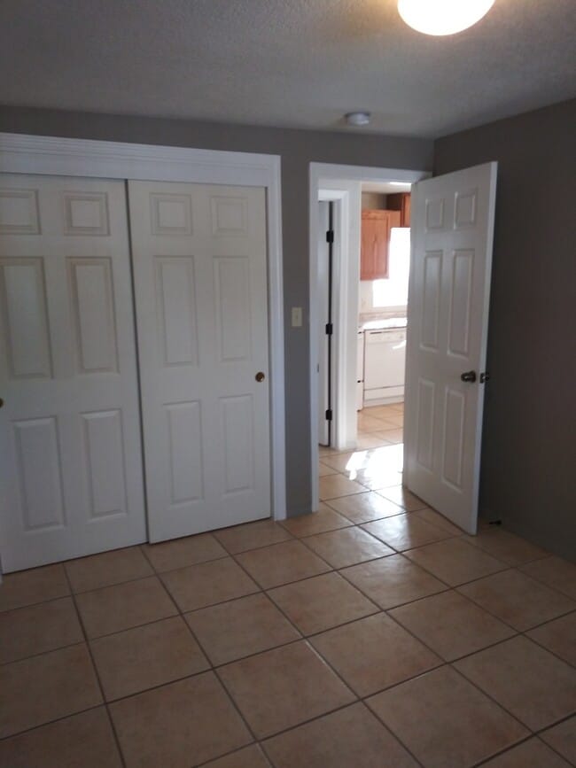 Building Photo - Renovated super cute 2 bedroom home