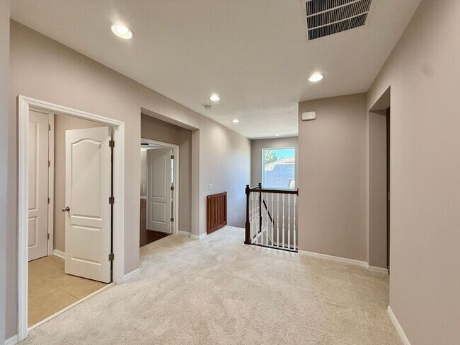 Building Photo - SPACIOUS Two Story Beautiful 5/4 Home in The Enclave At Aloma!